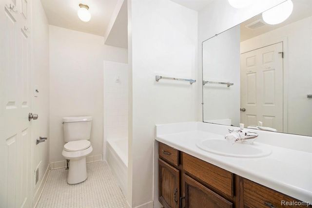 19688 Raleigh Circle, Southfield, MI 48076