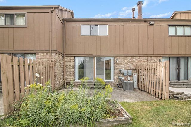 19688 Raleigh Circle, Southfield, MI 48076