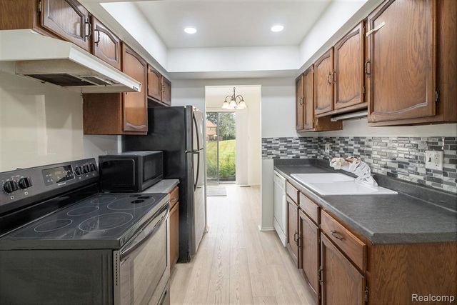 19688 Raleigh Circle, Southfield, MI 48076