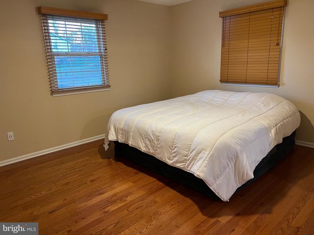 8638 WOODVIEW DR, Springfield, VA 22153