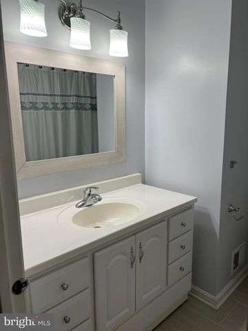 8638 WOODVIEW DR, Springfield, VA 22153