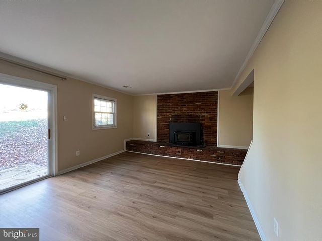 8638 WOODVIEW DR, Springfield, VA 22153