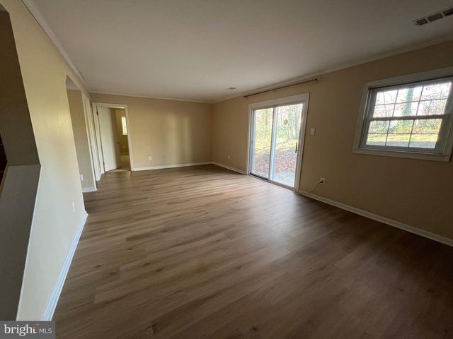 8638 WOODVIEW DR, Springfield, VA 22153