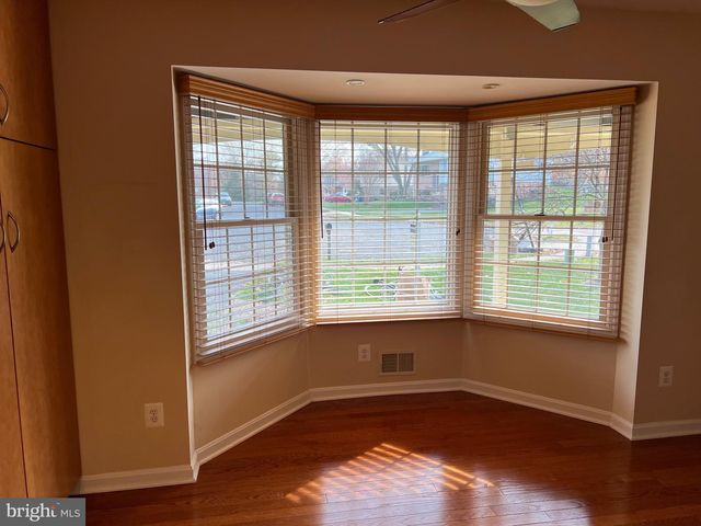 8638 WOODVIEW DR, Springfield, VA 22153