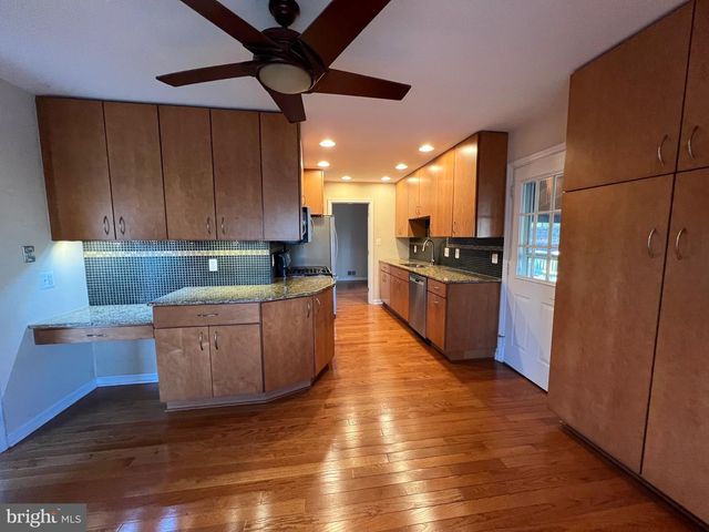 8638 WOODVIEW DR, Springfield, VA 22153