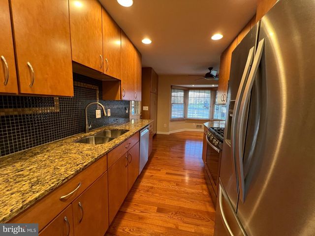 8638 WOODVIEW DR, Springfield, VA 22153