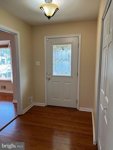 8638 WOODVIEW DR, Springfield, VA 22153