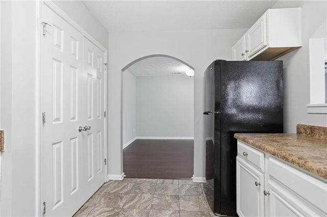 2879 Two Lake Circle, Atlanta, GA 30349