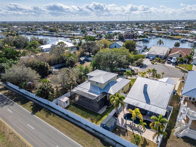 901 SHAGOS DRIVE, Apollo Beach, FL 33572