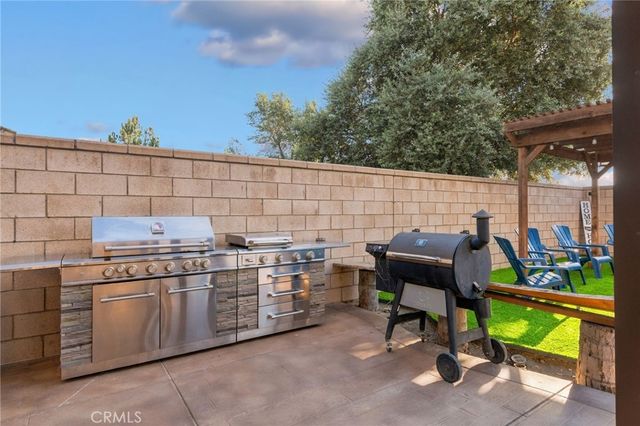 6577 Coyote Trail Lane, Eastvale, CA 92880
