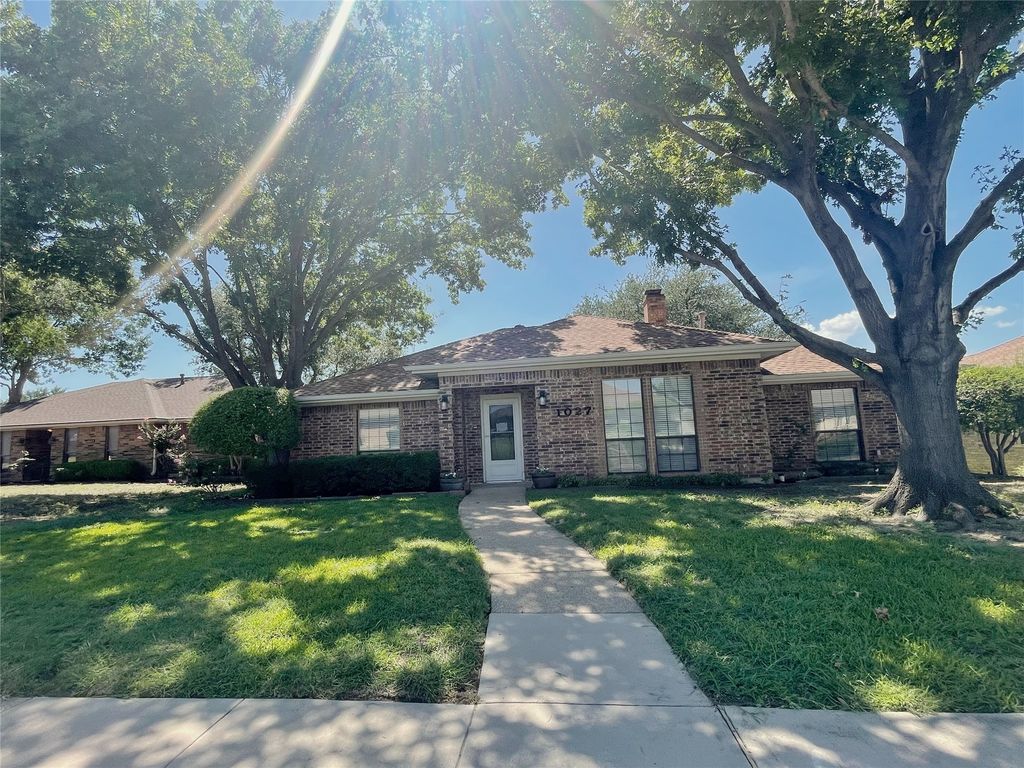 1027 Ridgeview Circle, Carrollton, TX 75007