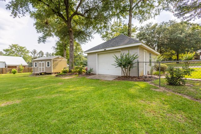 444 Beaver Lake Rd., Purvis, MS 39475