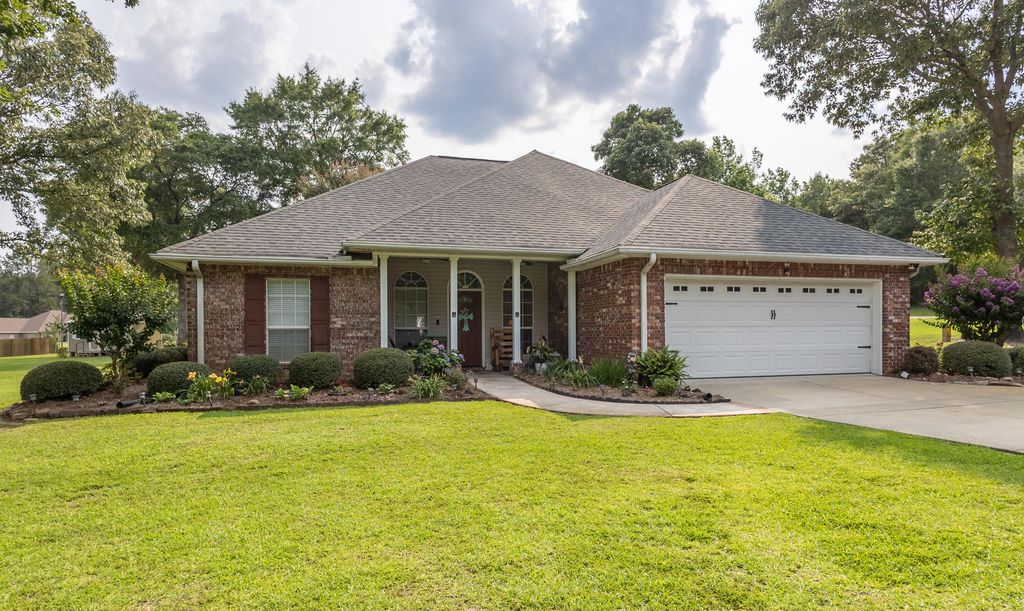 444 Beaver Lake Rd., Purvis, MS 39475