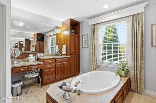 8457 Lakewood Drive, Findlay, OH 45840