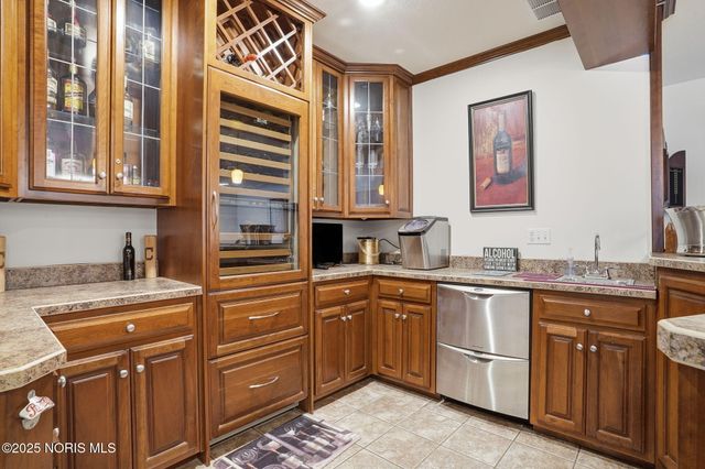 8457 Lakewood Drive, Findlay, OH 45840