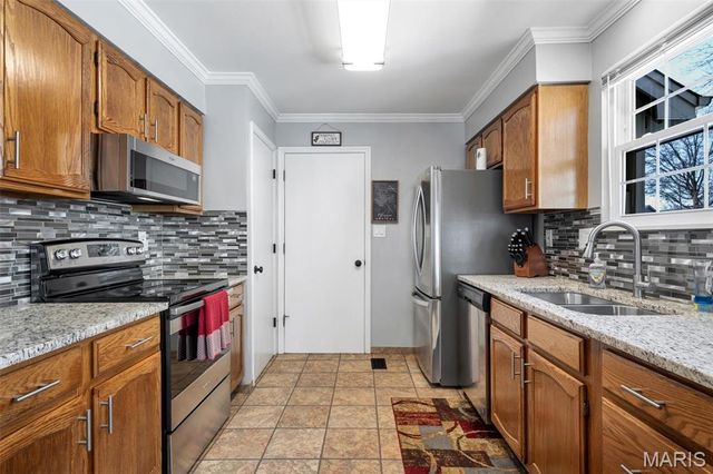 3173 Autumn Trace Drive, Maryland Heights, MO 63043