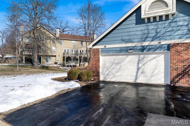 3173 Autumn Trace Drive, Maryland Heights, MO 63043