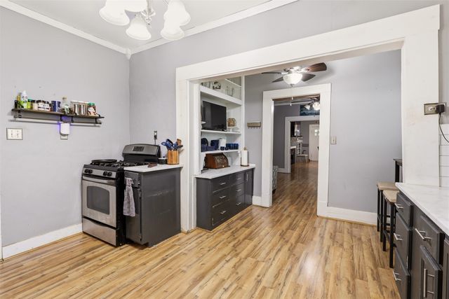 908 N Winnetka Avenue, Dallas, TX 75208
