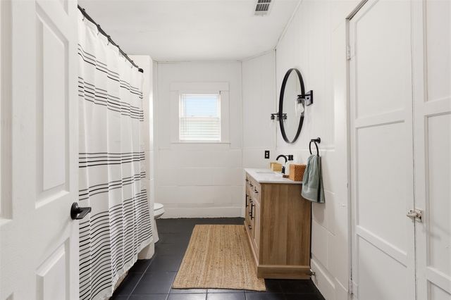 908 N Winnetka Avenue, Dallas, TX 75208