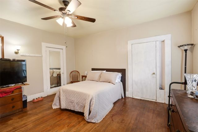 908 N Winnetka Avenue, Dallas, TX 75208