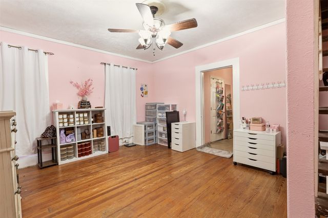 908 N Winnetka Avenue, Dallas, TX 75208