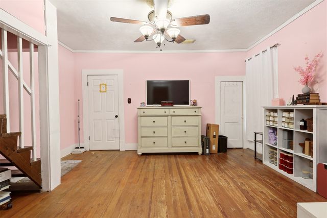 908 N Winnetka Avenue, Dallas, TX 75208