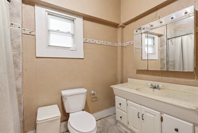 908 N Winnetka Avenue, Dallas, TX 75208