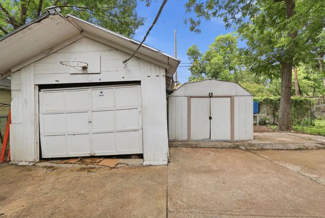 908 N Winnetka Avenue, Dallas, TX 75208