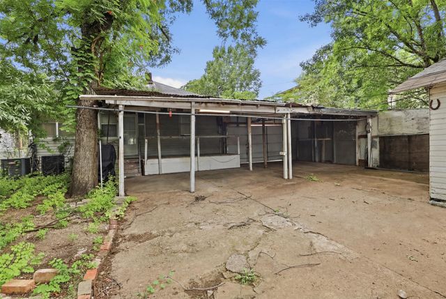 908 N Winnetka Avenue, Dallas, TX 75208