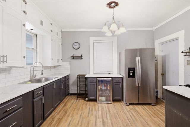 908 N Winnetka Avenue, Dallas, TX 75208