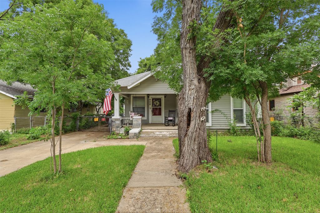 908 N Winnetka Avenue, Dallas, TX 75208