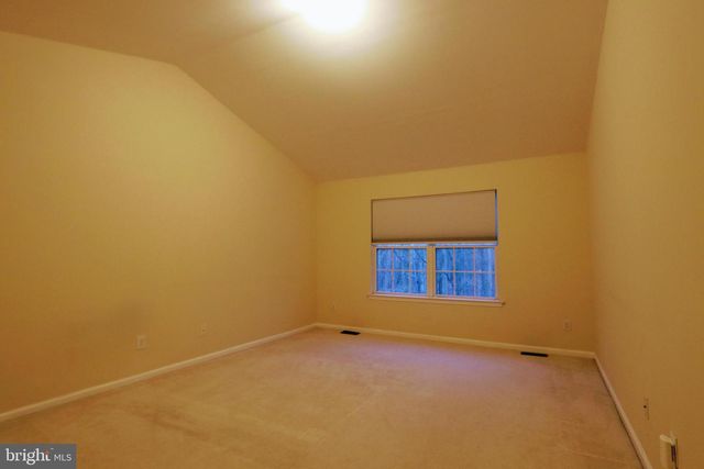 34 WINDSOR POND RD, Princeton Junction, NJ 08550