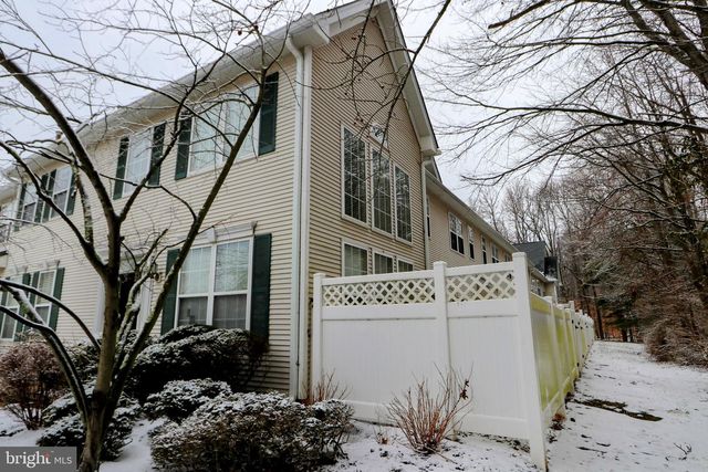 34 WINDSOR POND RD, Princeton Junction, NJ 08550