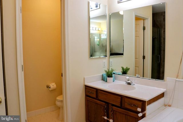 34 WINDSOR POND RD, Princeton Junction, NJ 08550