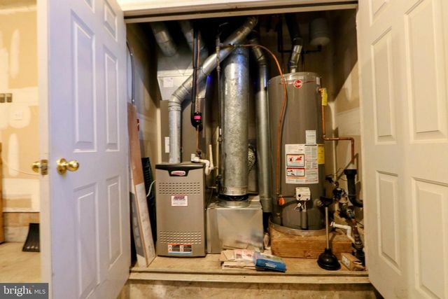 34 WINDSOR POND RD, Princeton Junction, NJ 08550