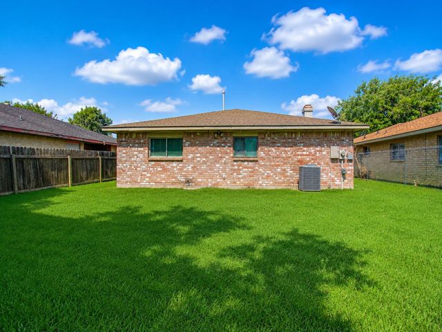 12803 Sandrock Drive, Houston, TX 77048