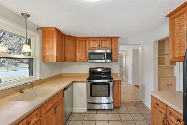 208 Palmer Drive, Manlius, NY 13066