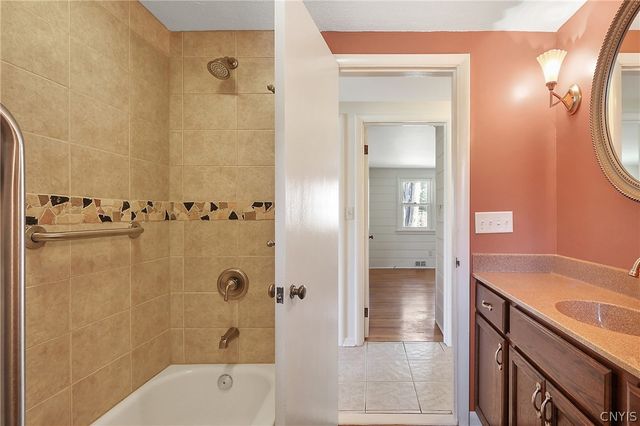 208 Palmer Drive, Manlius, NY 13066