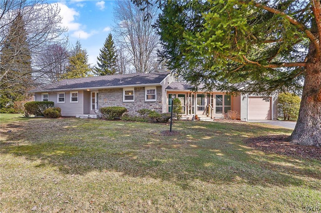 208 Palmer Drive, Manlius, NY 13066