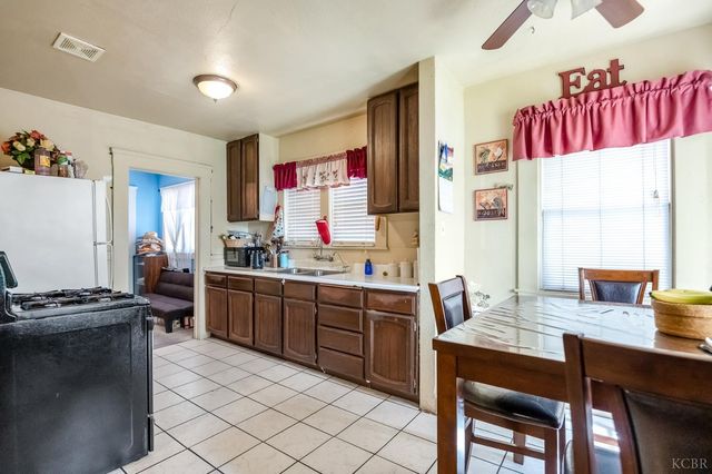 414 W Cameron Street, Hanford, CA 93230