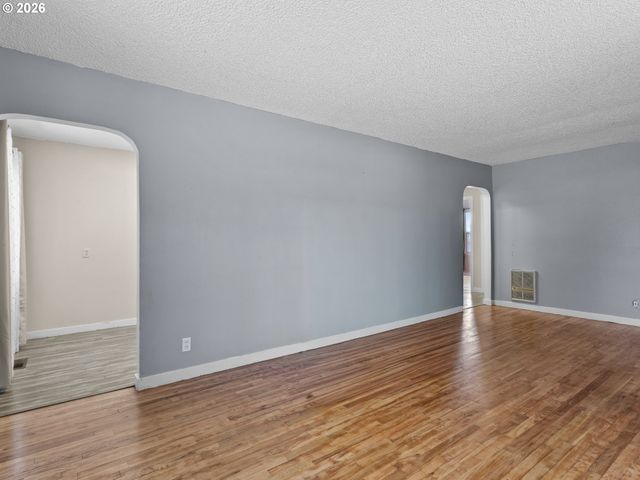 1909 Washington Way, Longview, WA 98632