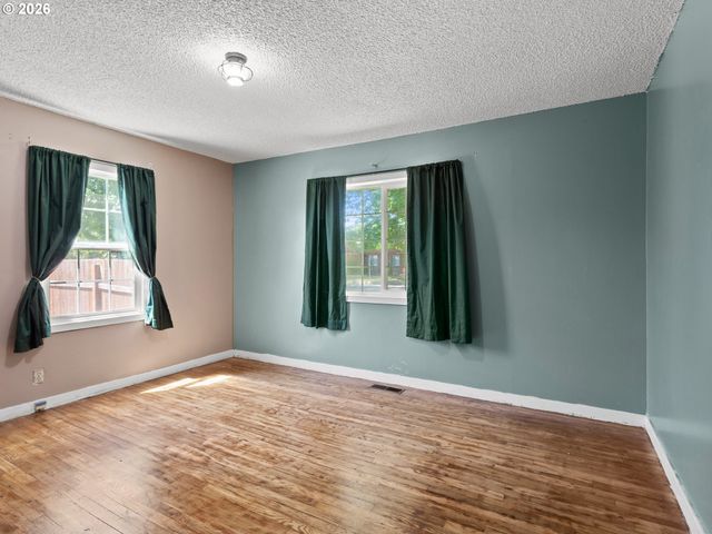 1909 Washington Way, Longview, WA 98632