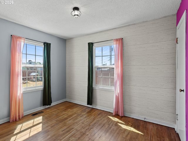 1909 Washington Way, Longview, WA 98632