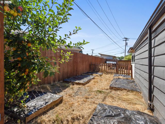 1909 Washington Way, Longview, WA 98632