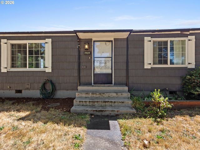 1909 Washington Way, Longview, WA 98632
