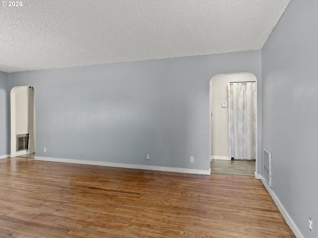 1909 Washington Way, Longview, WA 98632