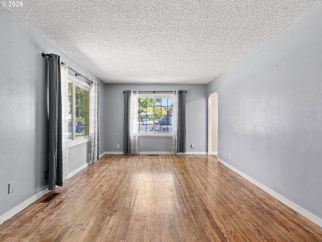 1909 Washington Way, Longview, WA 98632