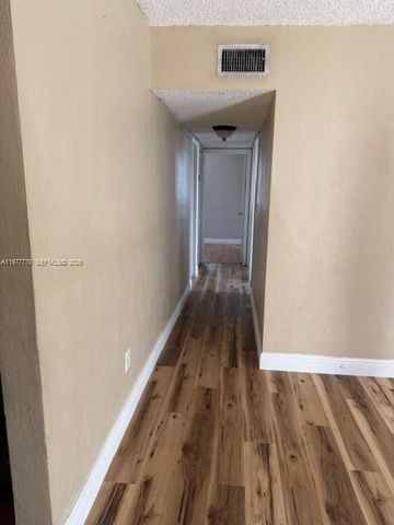 10945 SW 41st St, Miami, FL 33165