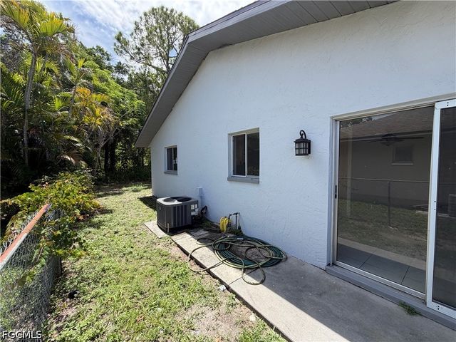 929 SE 24th AVE A, Cape Coral, FL 33990