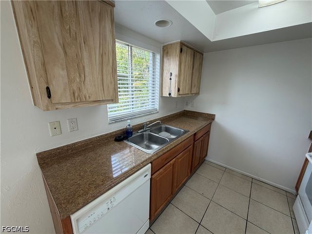 929 SE 24th AVE A, Cape Coral, FL 33990